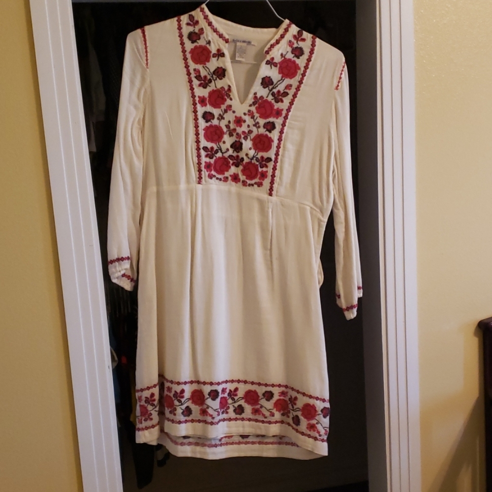 Lucky Embroidered dress